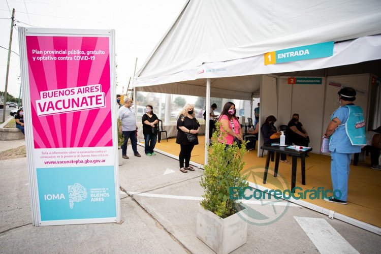 Comenzo la vacunacion de adultos mayores y docentes que integran grupos de riesgo 8