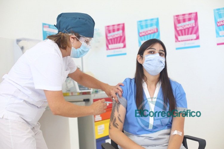 Comenzó la vacunación para mayores de 60 años y la aplicación de la segunda dosis Comenzo la vacunacion para mayores de 60 anos y la aplicacion de la segunda dosis 6
