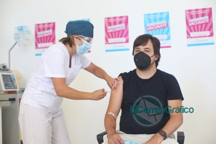 Comenzó la vacunación para mayores de 60 años y la aplicación de la segunda dosis Comenzo la vacunacion para mayores de 60 anos y la aplicacion de la segunda dosis 8