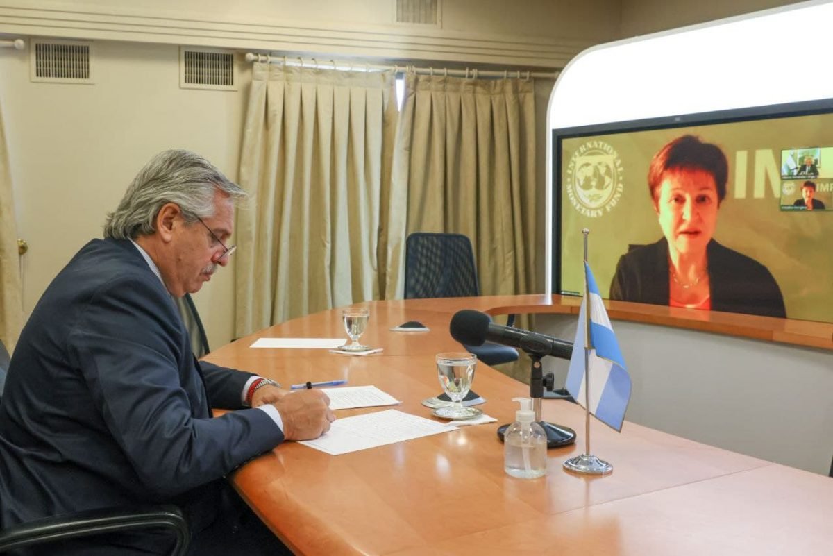 Fernandez mantuvo un dialogo con la titular del FMI