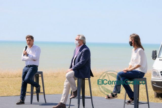 Kicillof con Fernandez y Raverta en la promulgacion la Movilidad Jubilatoria 04