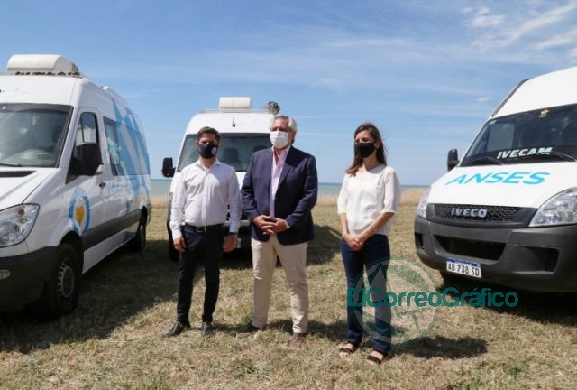 Kicillof con Fernandez y Raverta en la promulgacion la Movilidad Jubilatoria 08