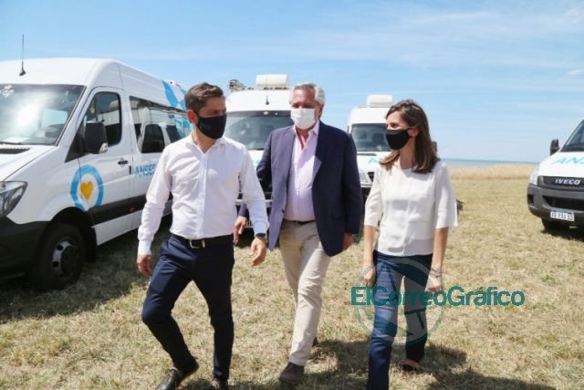 Kicillof con Fernandez y Raverta en la promulgacion la Movilidad Jubilatoria 10