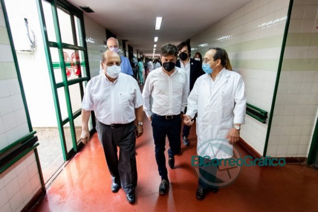 Kicillof visito el operativo de vacunacion en el Hospital Evita Pueblo en Berazategui 3