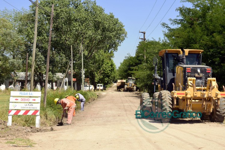 La Plata retomo las obras viales con la pavimentacion de una arteria entre City Bell y Villa Elisa 1