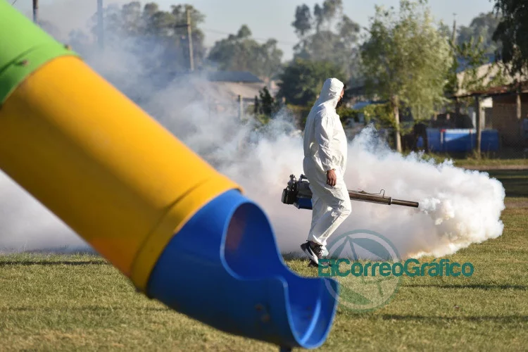 Refuerzan los operativos de fumigación y concientización contra el dengue Refuerzan los operativos de fumigacion y concientizacion contra el dengue 4