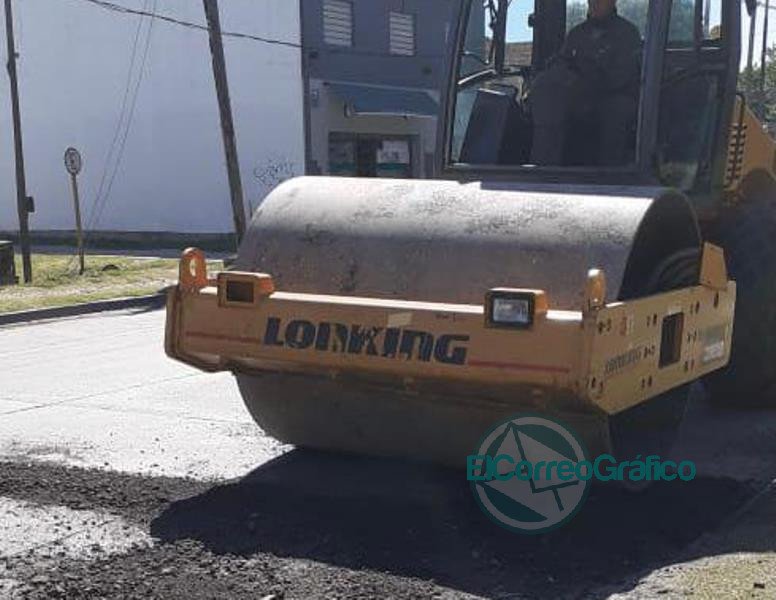 Tapando baches sobre la Avenida Montevideo 2