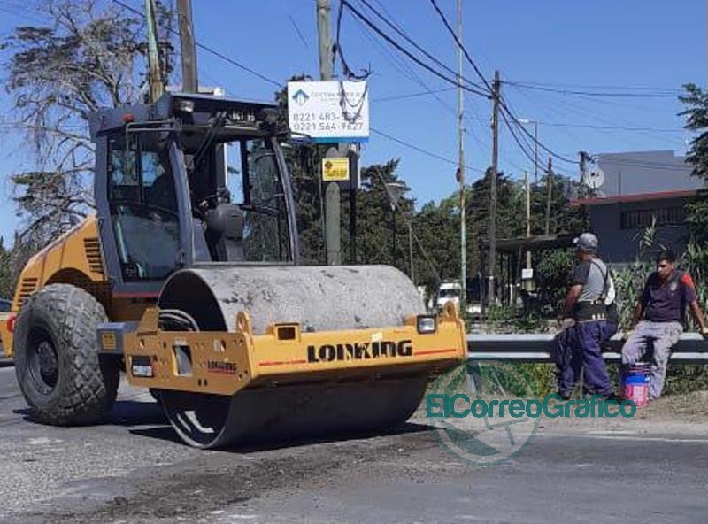 Tapando baches sobre la Avenida Montevideo 3