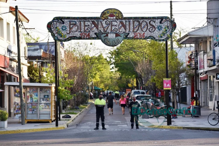removeran el arco de entrada al centro de City Bell