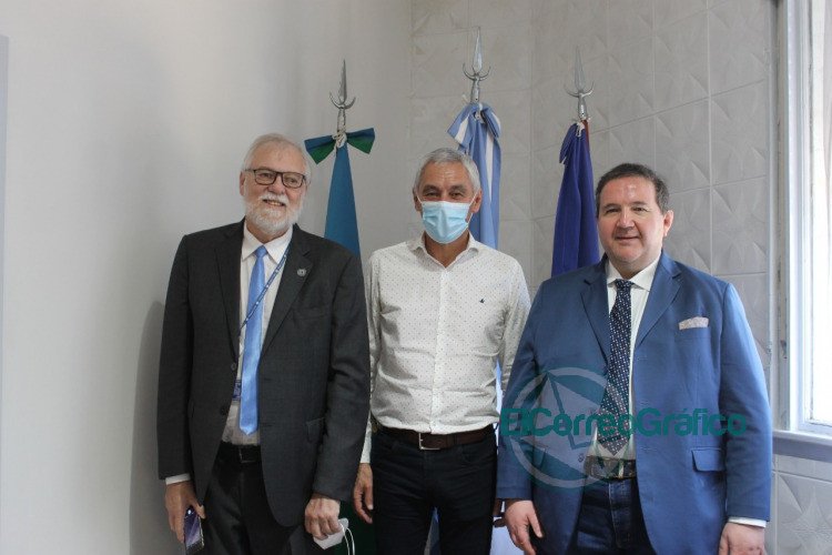 Cagliardi con embajador del Parlamento Internacional de los Estados para Seguridad y Paz 1