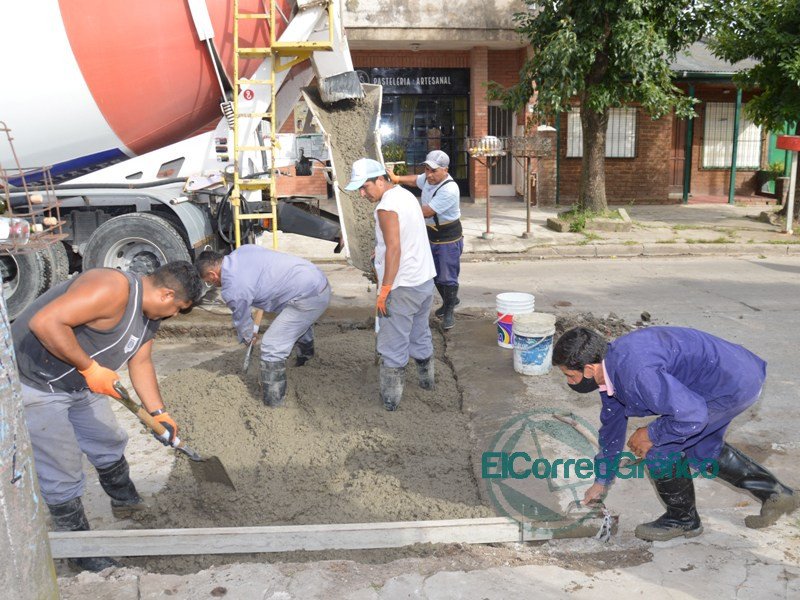 Cagliardi sigue tapando los baches de la calle 17 1