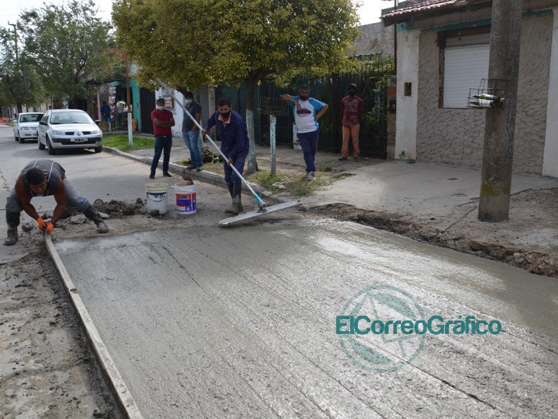 Cagliardi sigue tapando los baches de la calle 17 3