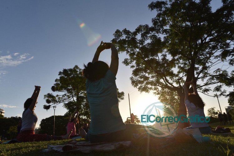 En febrero continuan las clases gratuitas de entrenamiento funcional yoga y ritmos latinos 1