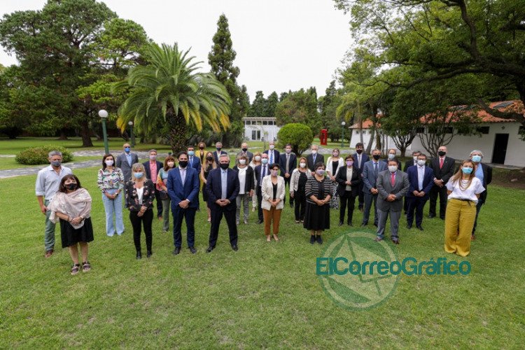 Fernández se reunió con el Consejo Federal de Educación por el etorno a las clases presenciales Fernandez se reunio con el Consejo Federal de Educacion por el etorno a las clases presenciales