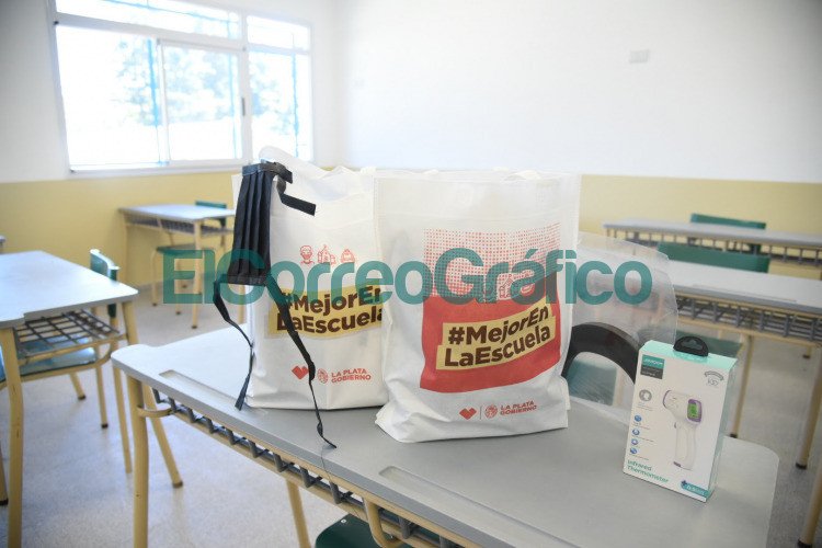 Garro entrego kits sanitarios en la Secundaria de Gorina