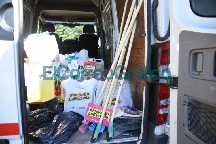 Garro entrego kits sanitarios en la Secundaria de Gorina