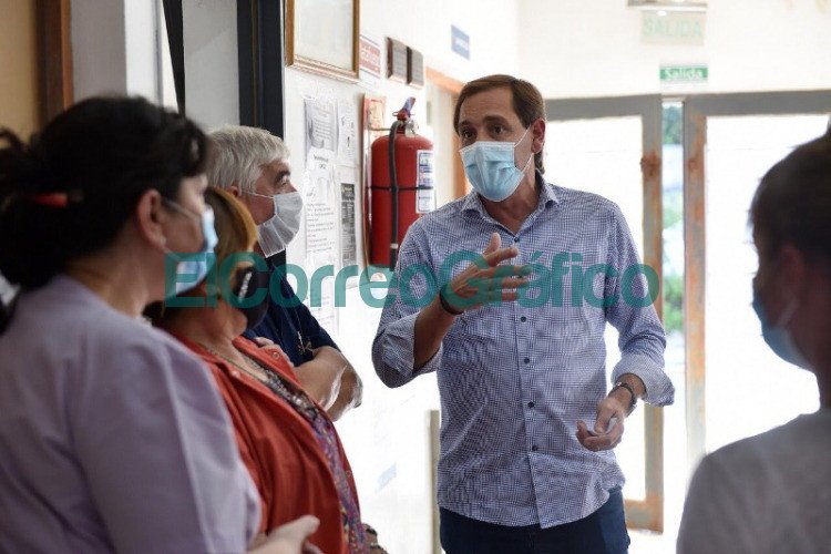 Garro visitó el CAPS 27 en Tolosa y llamó a inscribirse en uno de los 46 Centros de Atención Primaria Garro visito el CAPS en Tolosa y llamo a inscribirse en uno de los Centros de Atencion Primaria