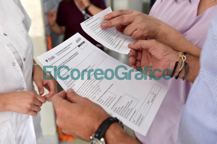 Garro visitó el CAPS 27 en Tolosa y llamó a inscribirse en uno de los 46 Centros de Atención Primaria Garro visito el CAPS en Tolosa y llamo a inscribirse en uno de los Centros de Atencion Primaria