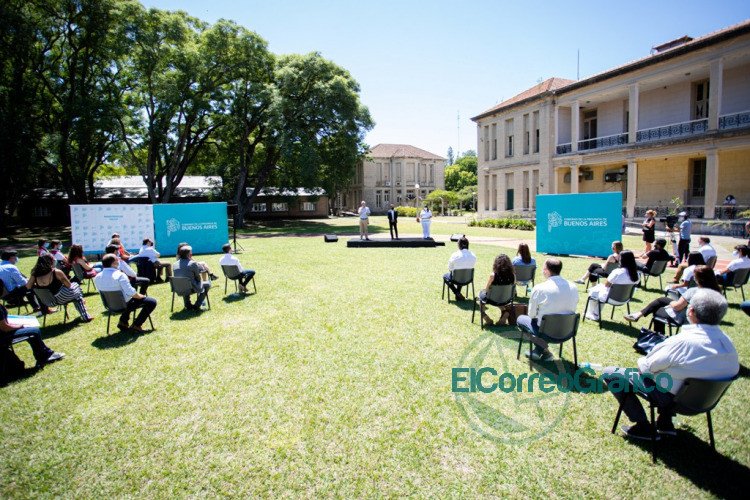 Kicillof y Gollán reconocieron a quienes finalizaron el curso de Vacunadores Covid-19 Kicillof y Gollan reconocieron a quienes finalizaron el curso de Vacunadores Covid 19 4