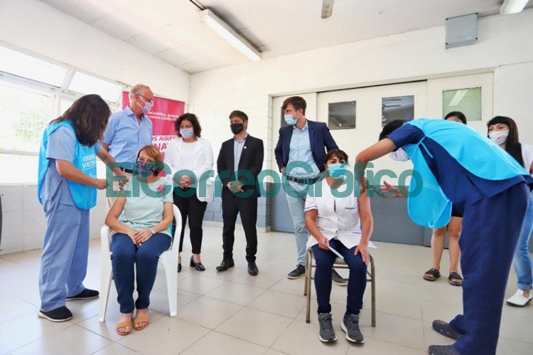 Kicillof y Vizzotti visitaron una posta de vacunacion en Moron