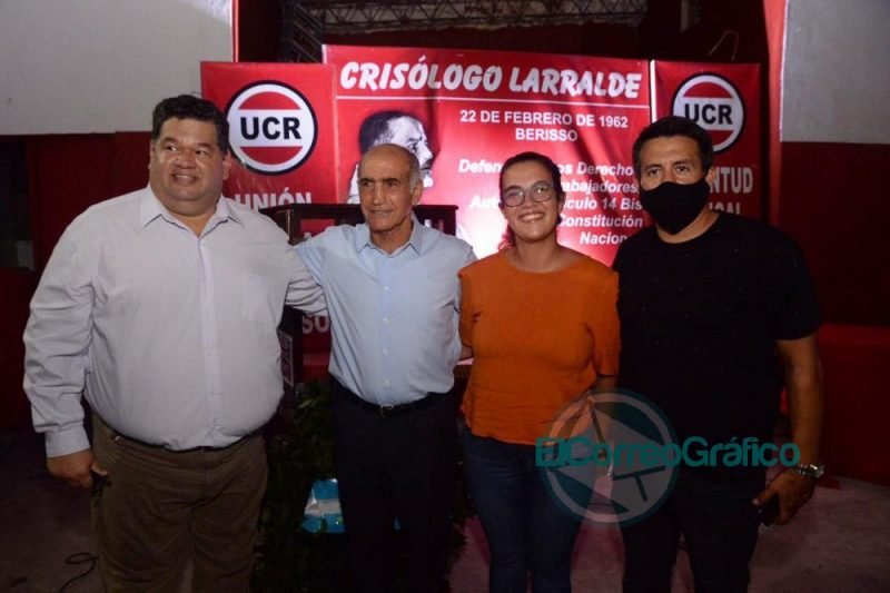 Radicales homenajearon a Larralde junto a Daniel Salvador Radicales homenajearo a Larralde junto a Daniel Falvador 2