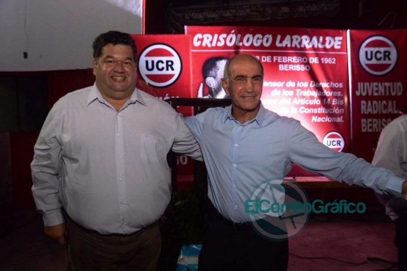 Radicales homenajearon a Larralde junto a Daniel Salvador Radicales homenajearo a Larralde junto a Daniel Falvador 4