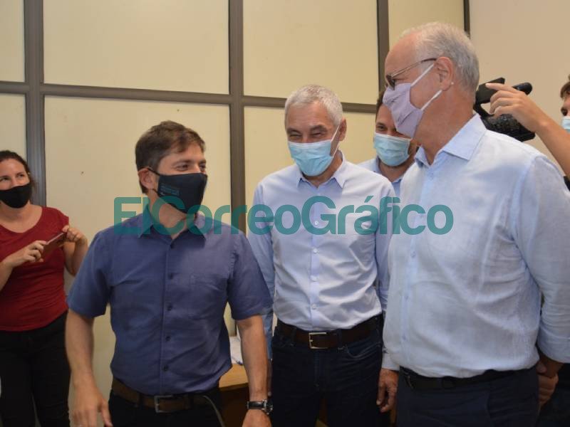 Cagliardi con Kicillof posaron en la UTN mientras vacunan contra el COVID 19 2
