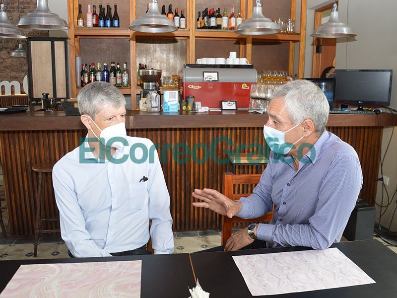 Cagliardi con el embajador suizo Heinrich Schellenberg 2