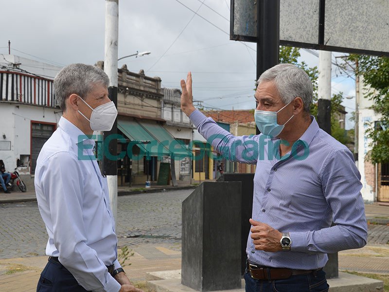 Cagliardi con el embajador suizo Heinrich Schellenberg 3