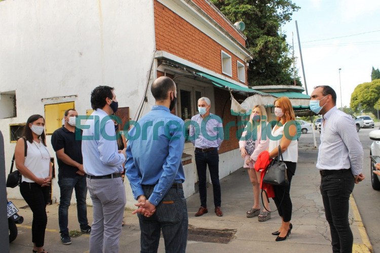 Cagliardi hizo pasear al a ministra bonaerense de Trabajo por el CFP 404 Cagliardi hizo pasear al a ministra bonaerense de Trabajo por el CFP 404 4