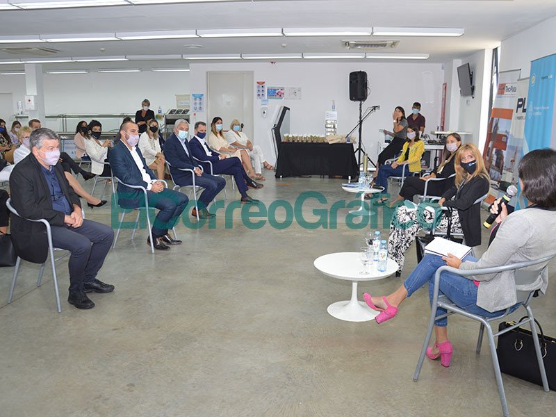 Cagliardi participo del acto por el Dia Internacional de la Mujer en Tec Plata3