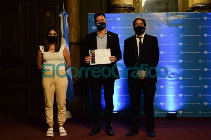 Dirigentes de Colectividades de Berisso distinguidos por UCADE 1