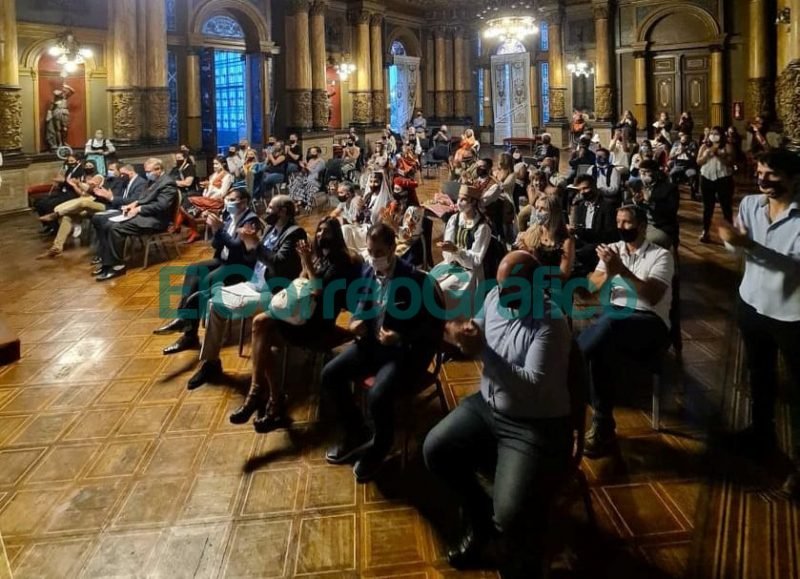Dirigentes de Colectividades de Berisso distinguidos por UCADE 8