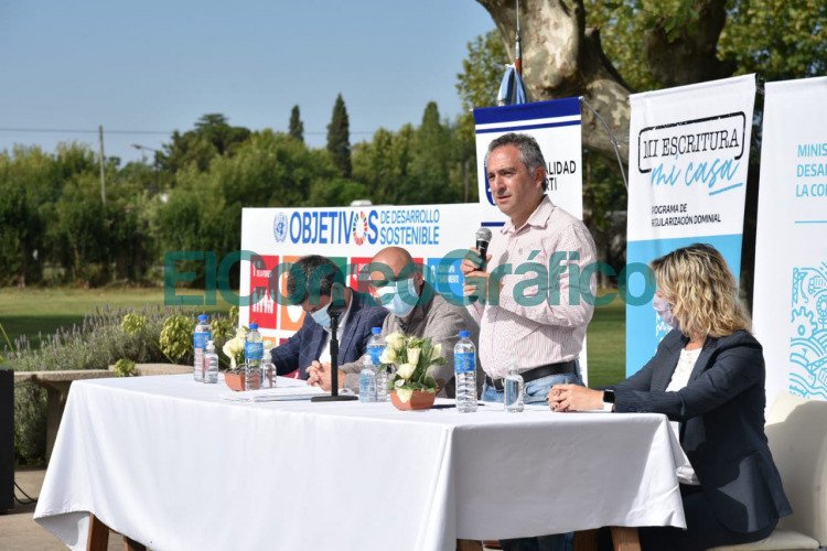 Se entregó 1.740 títulos de propiedad en 17 municipios bonaerenses Escrituras en Alberti 2