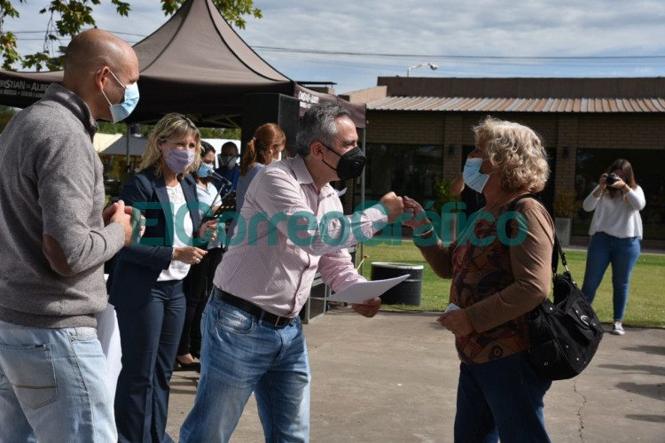 Se entregó 1.740 títulos de propiedad en 17 municipios bonaerenses Escrituras en Alberti 3