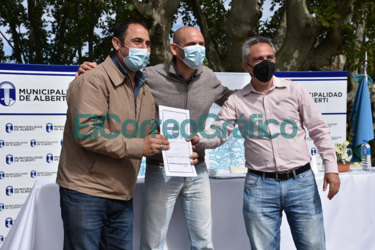 Se entregó 1.740 títulos de propiedad en 17 municipios bonaerenses Escrituras en Alberti 4