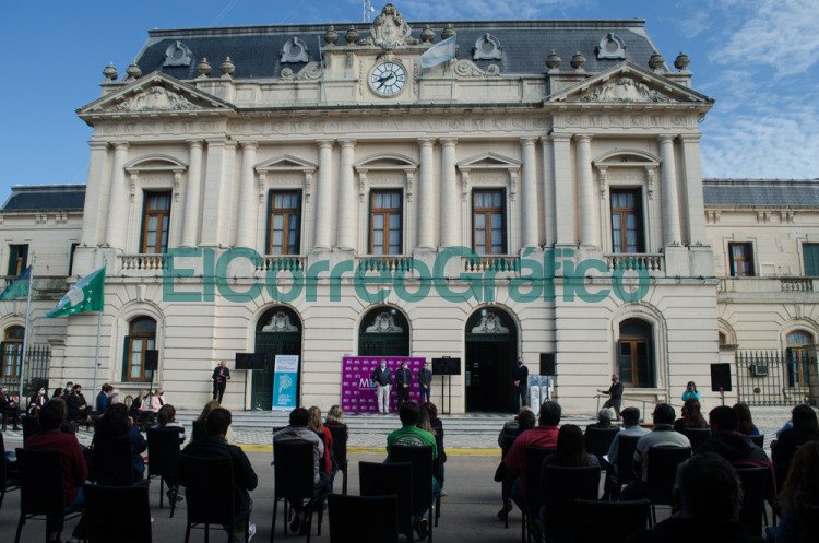 Se entregó 1.740 títulos de propiedad en 17 municipios bonaerenses Escrituras en Bragado 2