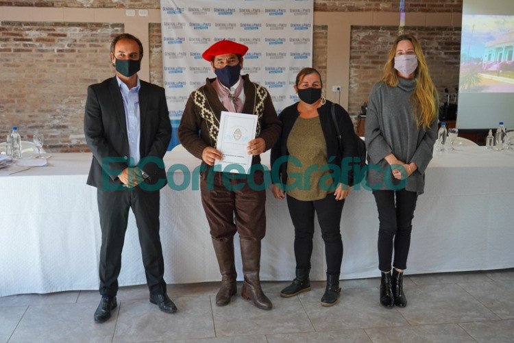 Se entregó 1.740 títulos de propiedad en 17 municipios bonaerenses Escrituras en General Pintos 2