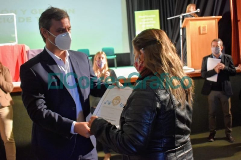 Se entregó 1.740 títulos de propiedad en 17 municipios bonaerenses Escrituras en Rivadavia 3
