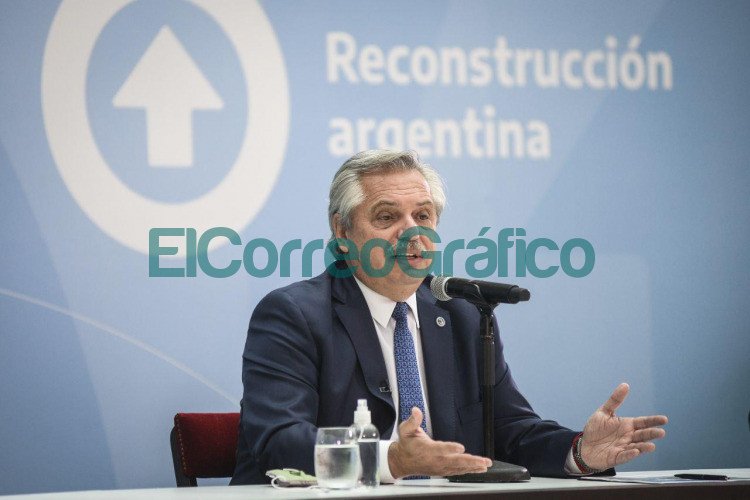 Fernandez rubrico convenios con la CGT y CTA para viviendas a trabajadores1