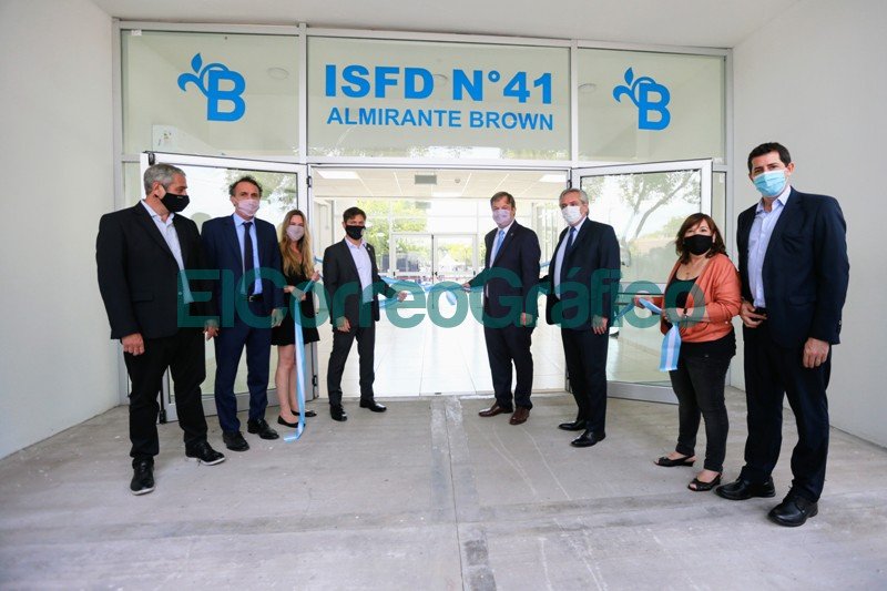 Fernandez y Kicillof inauguraron el nuevo edificio de un instituto de formacion docente 3