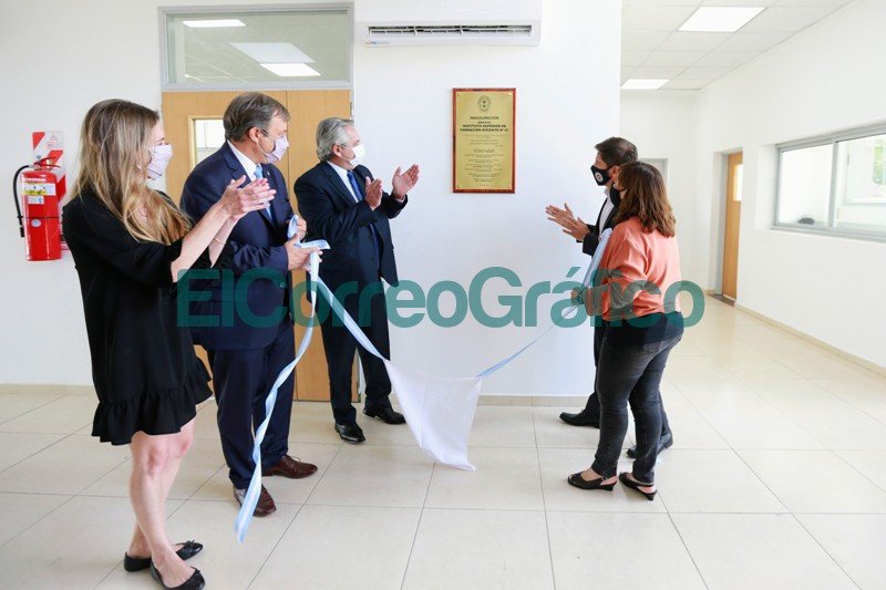 Fernandez y Kicillof inauguraron el nuevo edificio de un instituto de formacion docente 5
