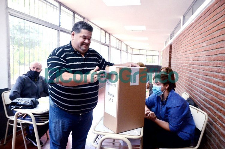 Jorge Nedela votando