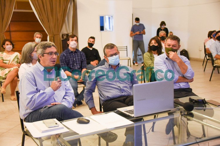 La Provincia firmo un convenio para la reapertura del frigorifico municipal de Rauch 4