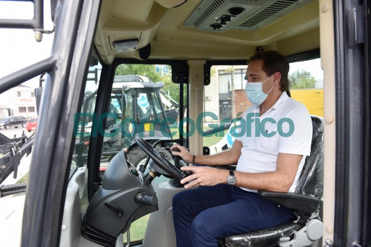 Maquinaria para encarar mejoras en los barrios platenses 4