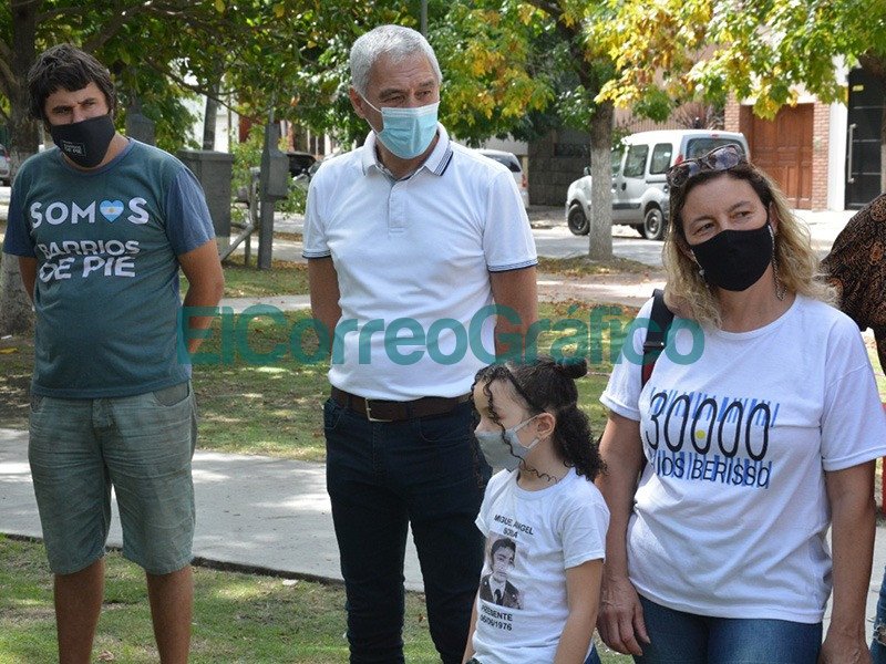 Plantacion de arboles en homenaje a los desaparecidos de la ciudad de Berisso 4