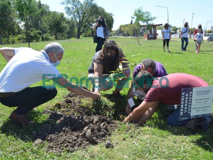 Plantacion de arboles en homenaje a los desaparecidos de la ciudad de Berisso 5