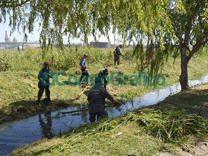Saneamiento del Canal Saladero junto a Hidraulica de Provincia03