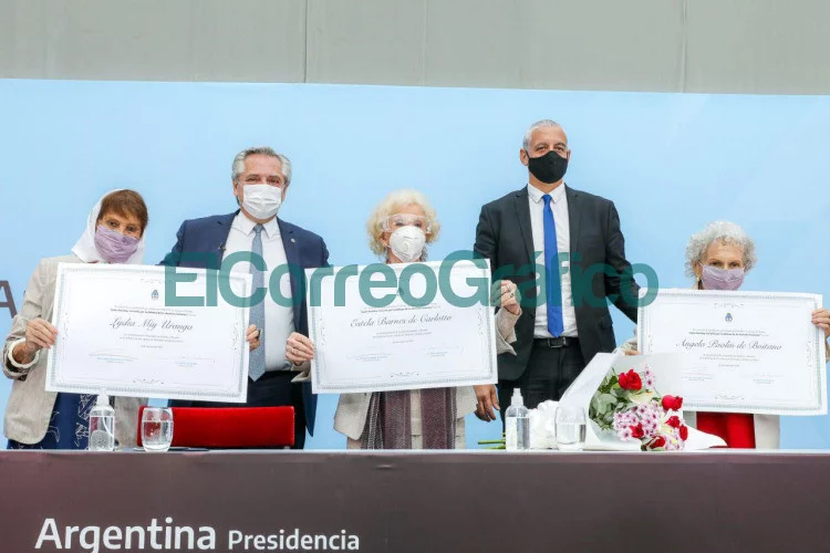 homenaje a las Abuelas y Madres de Plaza de Mayo 03