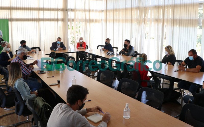 Apertura de sobres para el alumbrado principal de Punta Lara 2